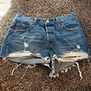 Levi’s vintage fit frayed shorts